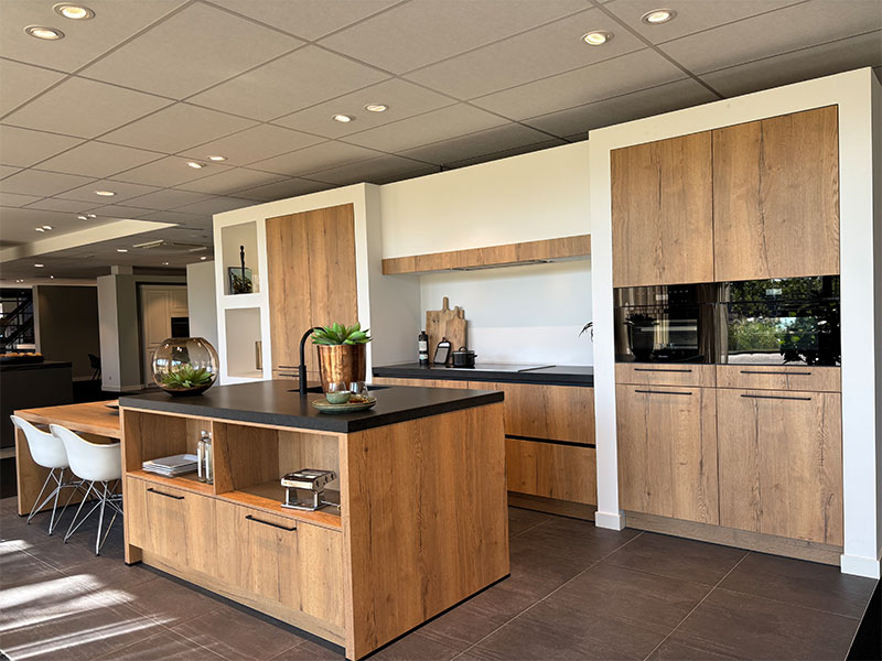 Houtlook eiland keuken | Showroomkeuken | Satink Keukens